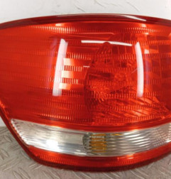 Feu arriere principal gauche (feux) TOYOTA AVENSIS VERSO Photo n°1