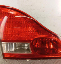 Feu arriere secondaire gauche (feux) TOYOTA AVENSIS VERSO Photo n°1