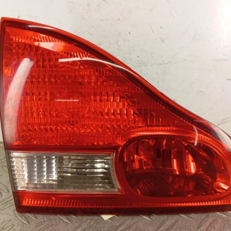 Feu arriere secondaire gauche (feux) TOYOTA AVENSIS VERSO