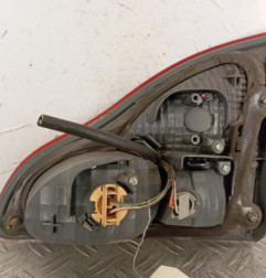 Feu arriere secondaire gauche (feux) TOYOTA AVENSIS VERSO Photo n°3