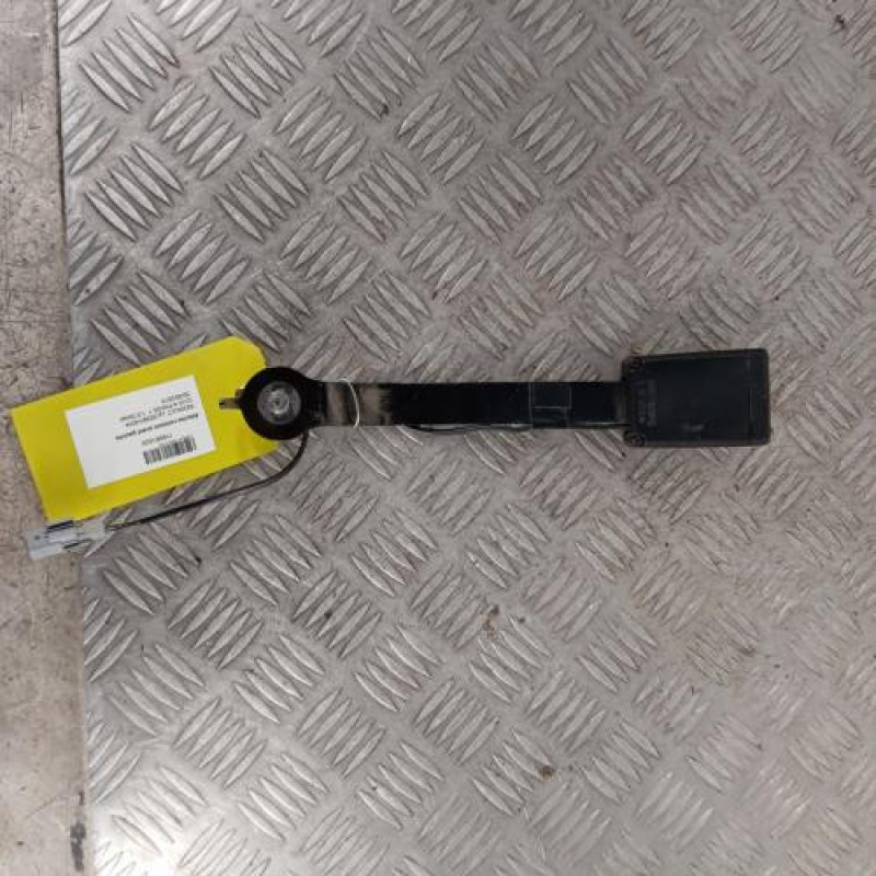 Attache ceinture avant gauche RENAULT CLIO 4