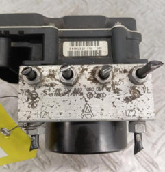 Bloc ABS (freins anti-blocage) VOLKSWAGEN POLO 5 Photo n°4