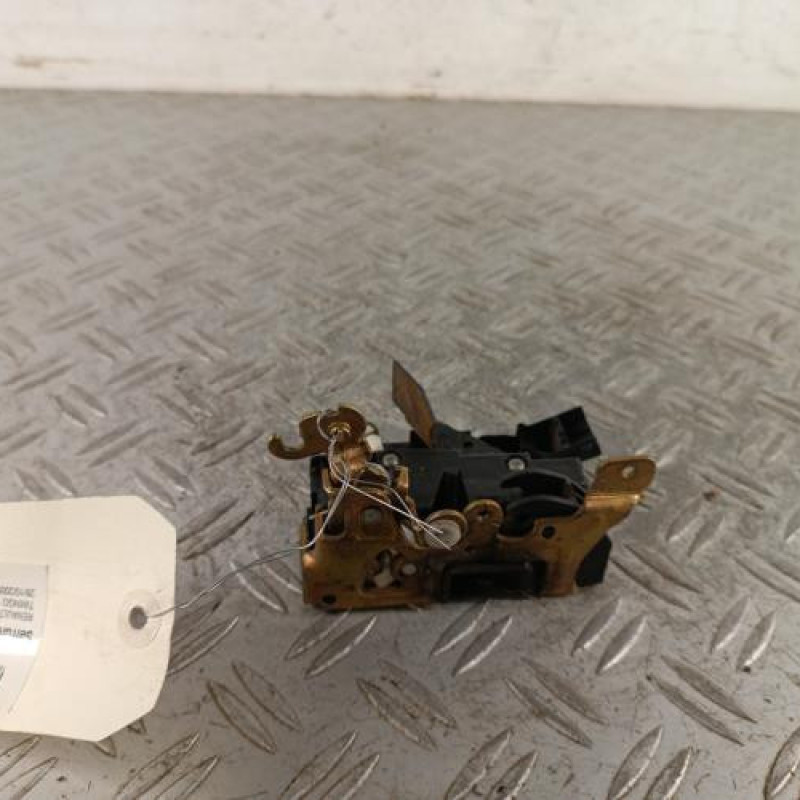 Serrure avant gauche RENAULT TWINGO 1 Serrure avant gauche RENAULT TWINGO 1