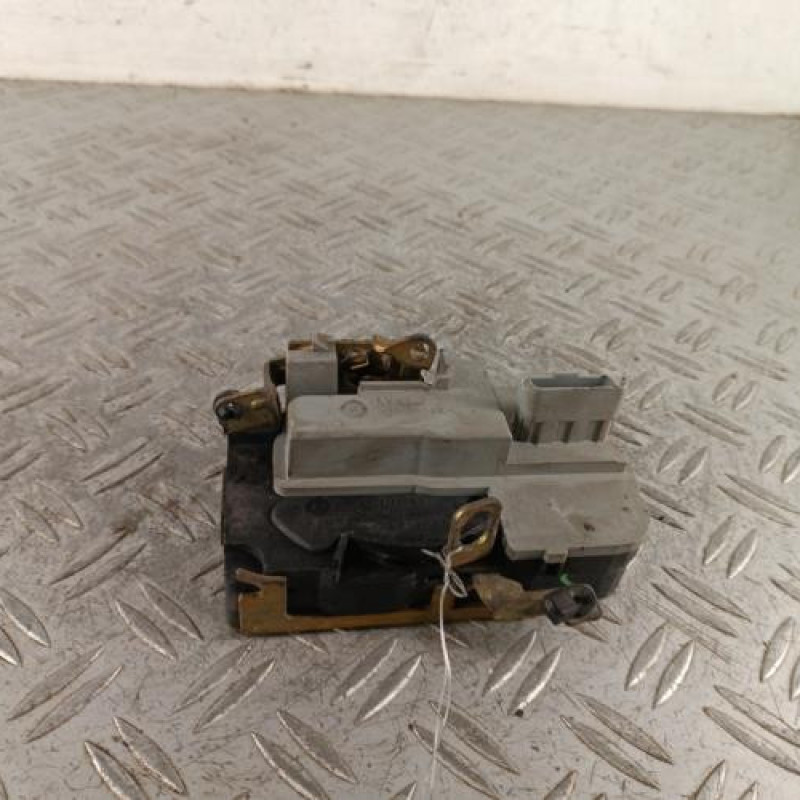 Serrure avant gauche PEUGEOT 206