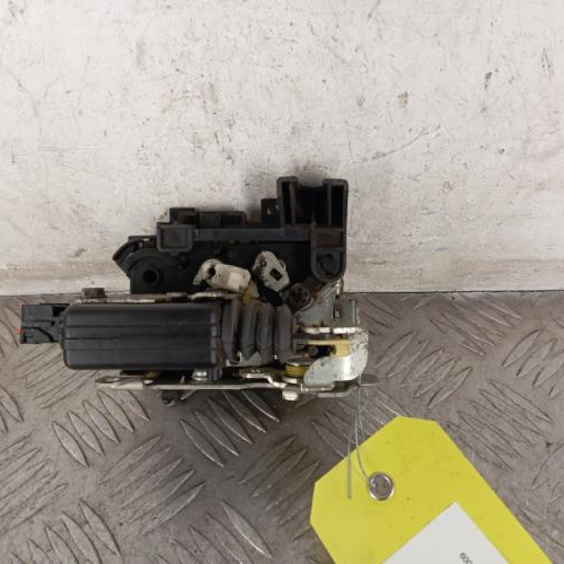 Serrure avant droit DACIA SANDERO 1