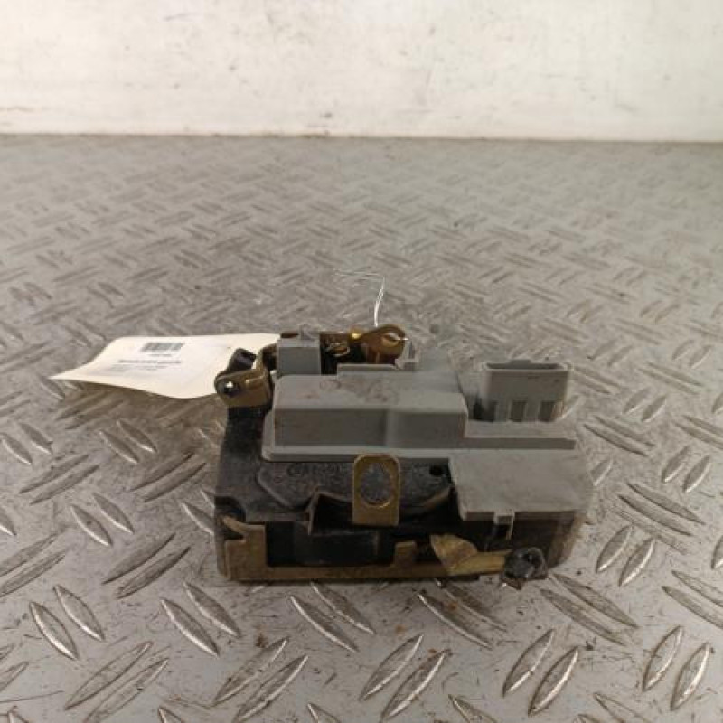 Serrure avant gauche PEUGEOT 206