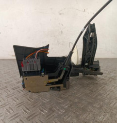 Serrure avant droit FORD FIESTA 5