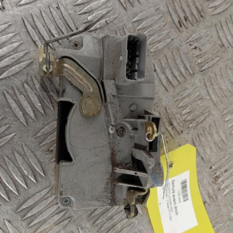 Serrure avant droit PEUGEOT 307