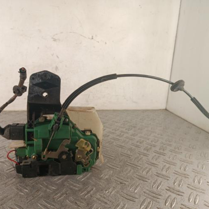 Serrure avant droit VOLKSWAGEN PASSAT 4