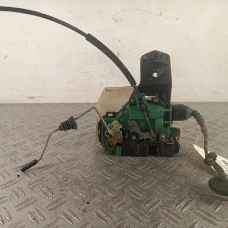 Serrure avant gauche VOLKSWAGEN PASSAT 4