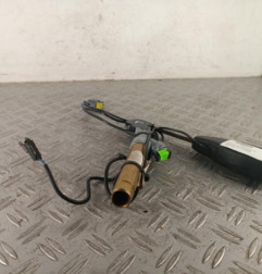 Attache ceinture avant gauche RENAULT CLIO 2