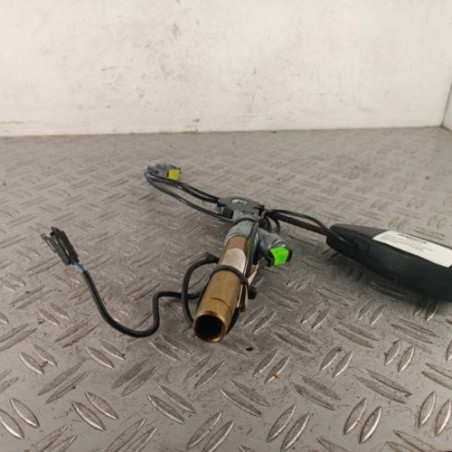 Attache ceinture avant gauche RENAULT CLIO 2