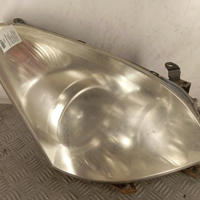 Optique avant principal droit (feux)(phare) TOYOTA COROLLA VERSO 2