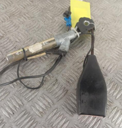 Attache ceinture avant gauche RENAULT CLIO 2