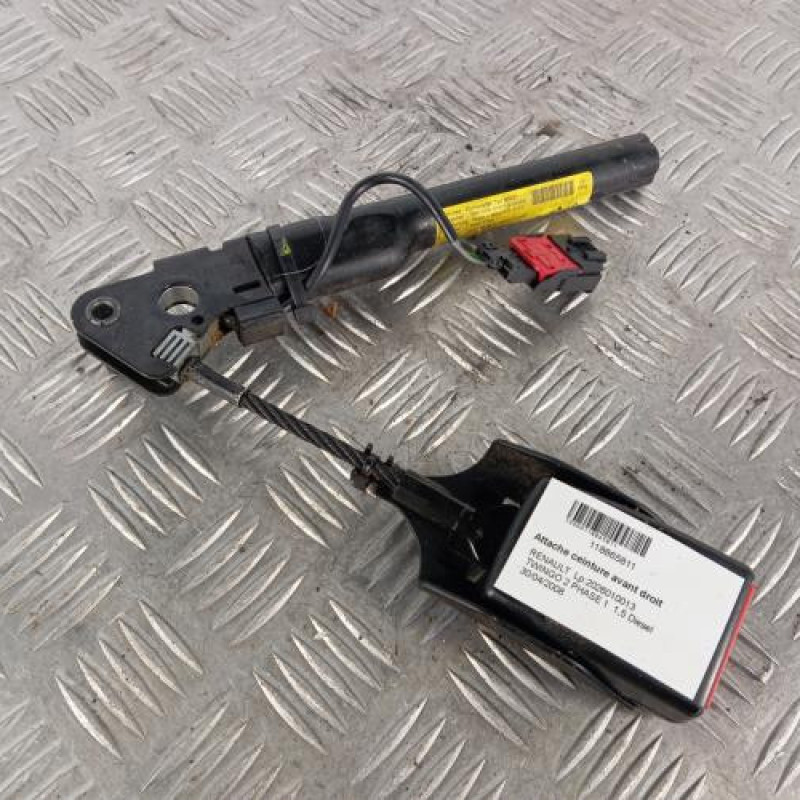 Attache ceinture avant droit RENAULT TWINGO 2