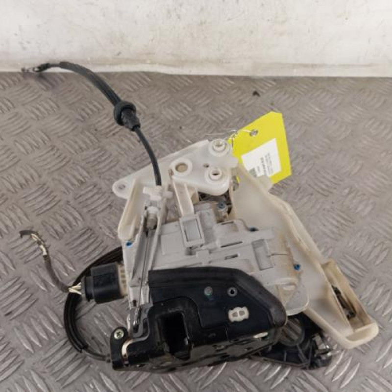 Serrure avant droit VOLKSWAGEN PASSAT 5