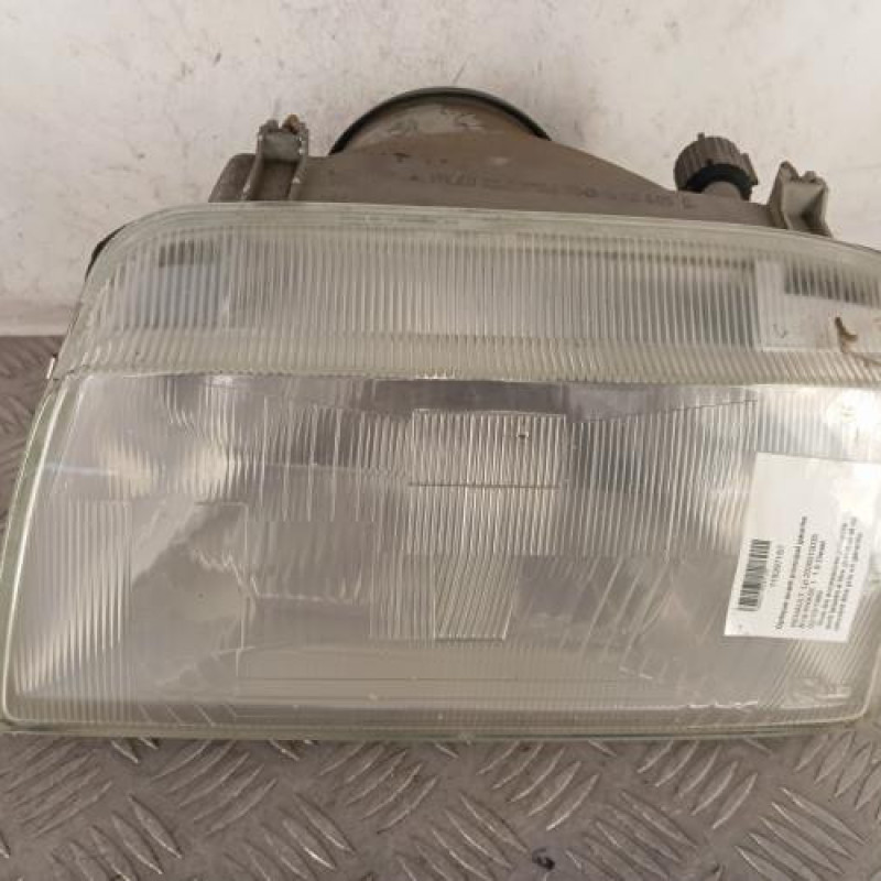Optique avant principal gauche (feux)(phare) RENAULT R19
