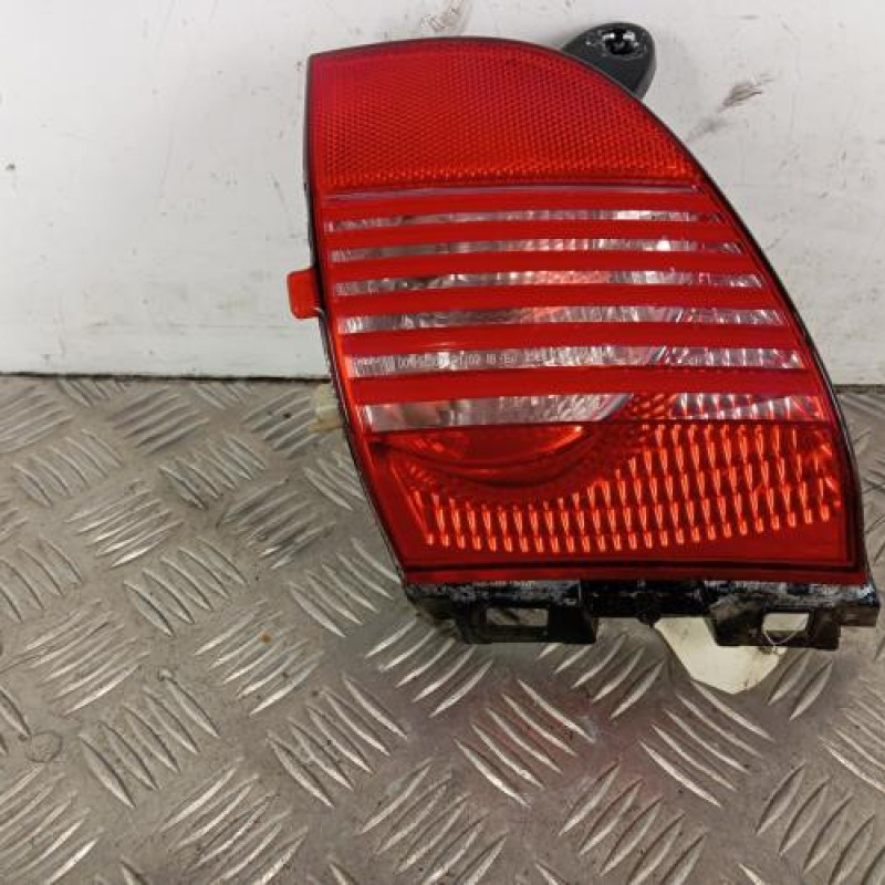 Feu de pare choc arriere droit PEUGEOT 2008 1