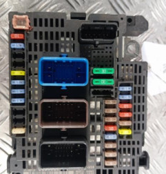 Porte fusible CITROEN C4 2 Photo n°1