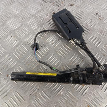 Attache ceinture avant gauche RENAULT TWINGO 2