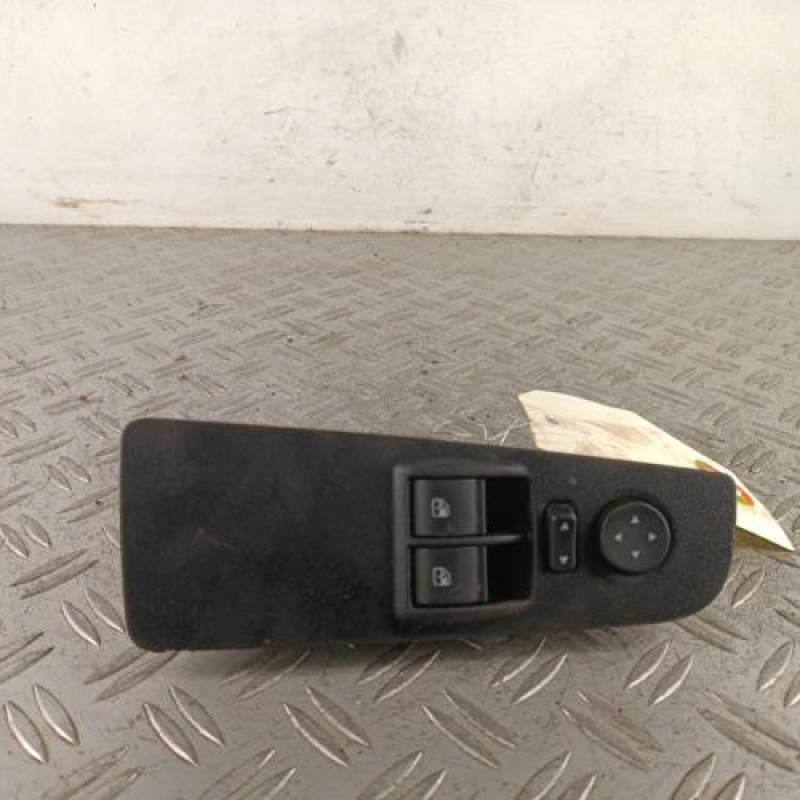 Interrupteur de leve vitre avant gauche FIAT GRANDE PUNTO