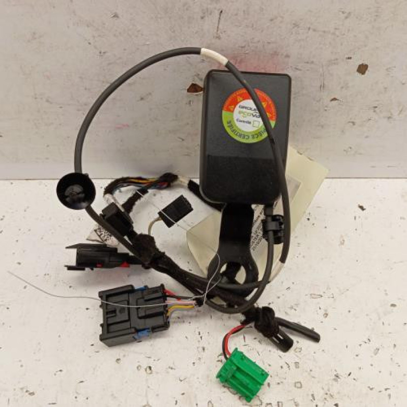 Attache ceinture avant droit DACIA DUSTER 1