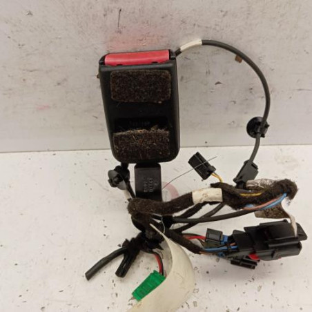 Attache ceinture avant droit DACIA DUSTER 1