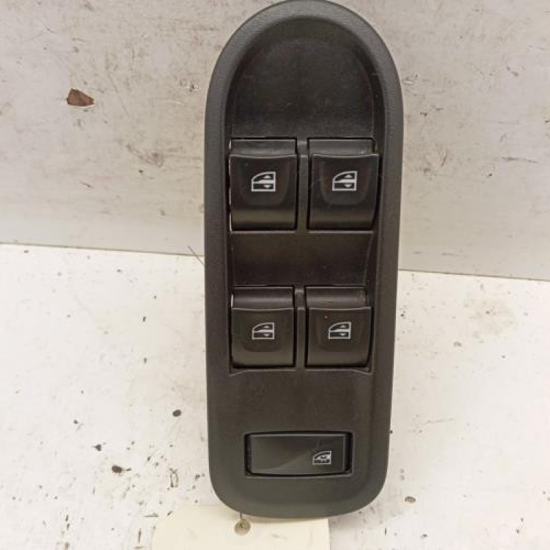 Interrupteur de leve vitre avant gauche DACIA DUSTER 1