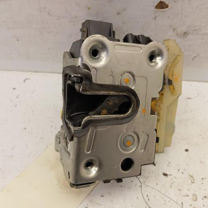 Serrure avant gauche DACIA DUSTER 1