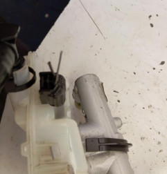 Maitre cylindre (freinage) RENAULT TRAFIC 3 COURT Photo n°3