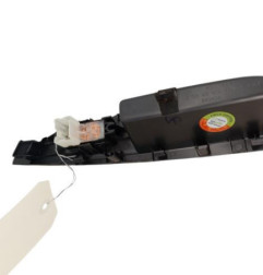 Interrupteur de leve vitre arriere droit NISSAN QASHQAI 2