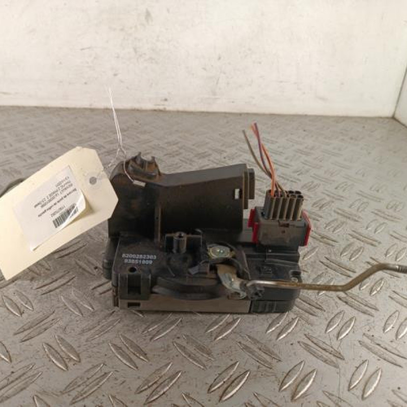 Serrure de porte de coffre gauche RENAULT TRAFIC 2