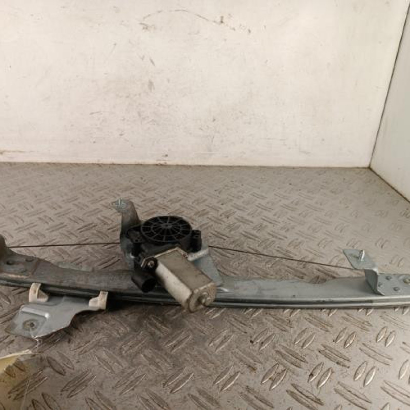 Leve vitre electrique avant droit DACIA DUSTER 1