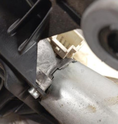 Moteur essuie glace arriere PEUGEOT 206 Photo n°3