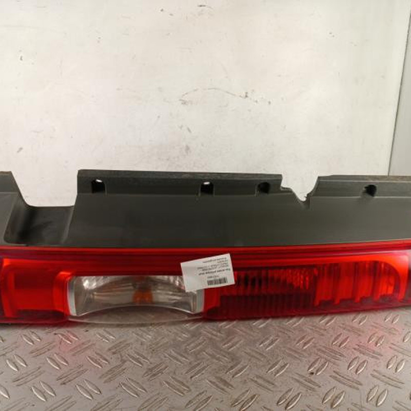 Feu arriere principal droit (feux) RENAULT TRAFIC 2 Feu arriere principal droit (feux) RENAULT TRAFIC 2