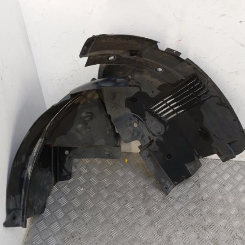 Pare boue avant droit RENAULT TRAFIC 3 COURT