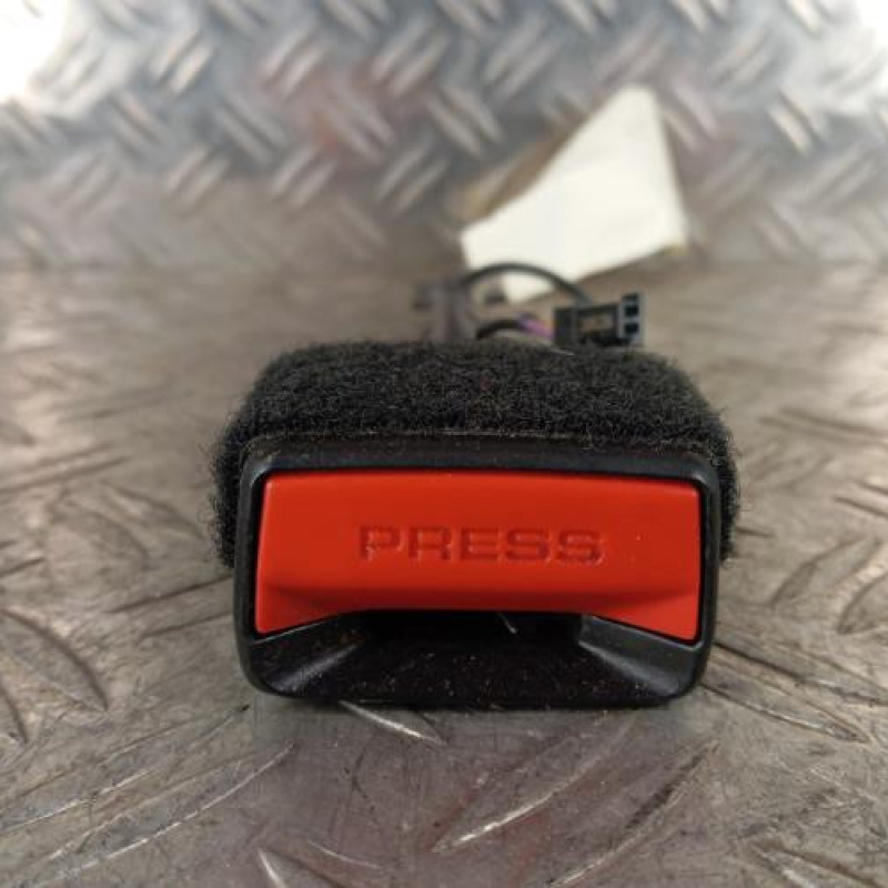 Attache ceinture avant gauche BMW X6 F16