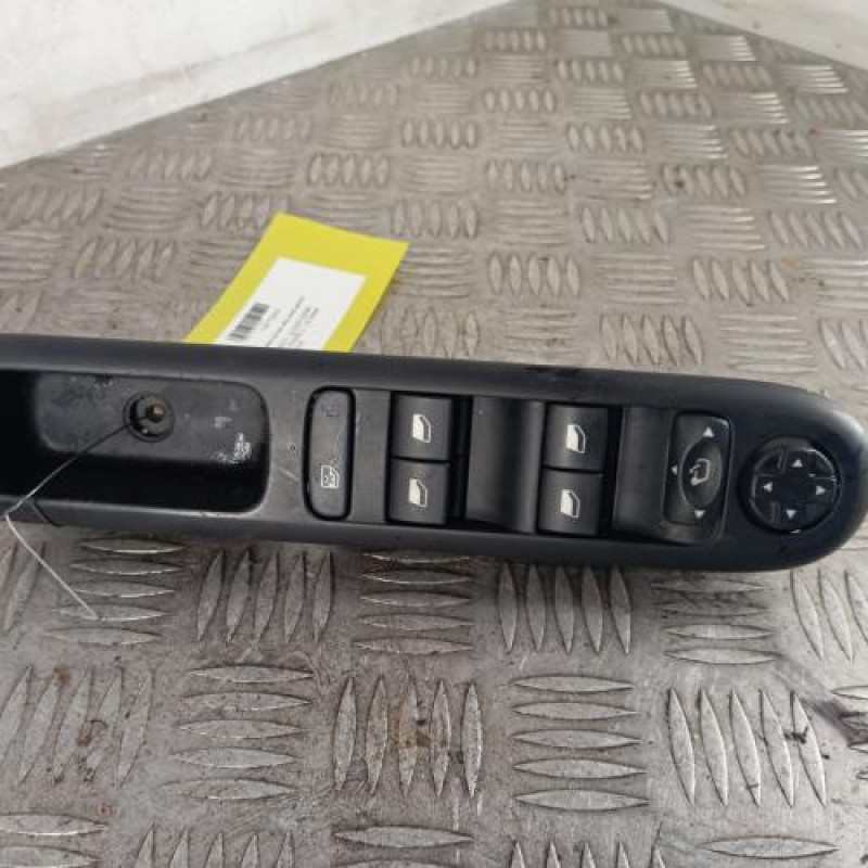 Interrupteur de leve vitre avant gauche PEUGEOT 3008 1