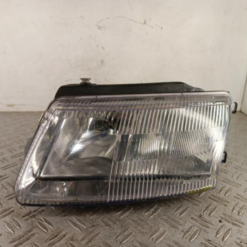 Optique avant principal gauche (feux)(phare) VOLKSWAGEN PASSAT 4