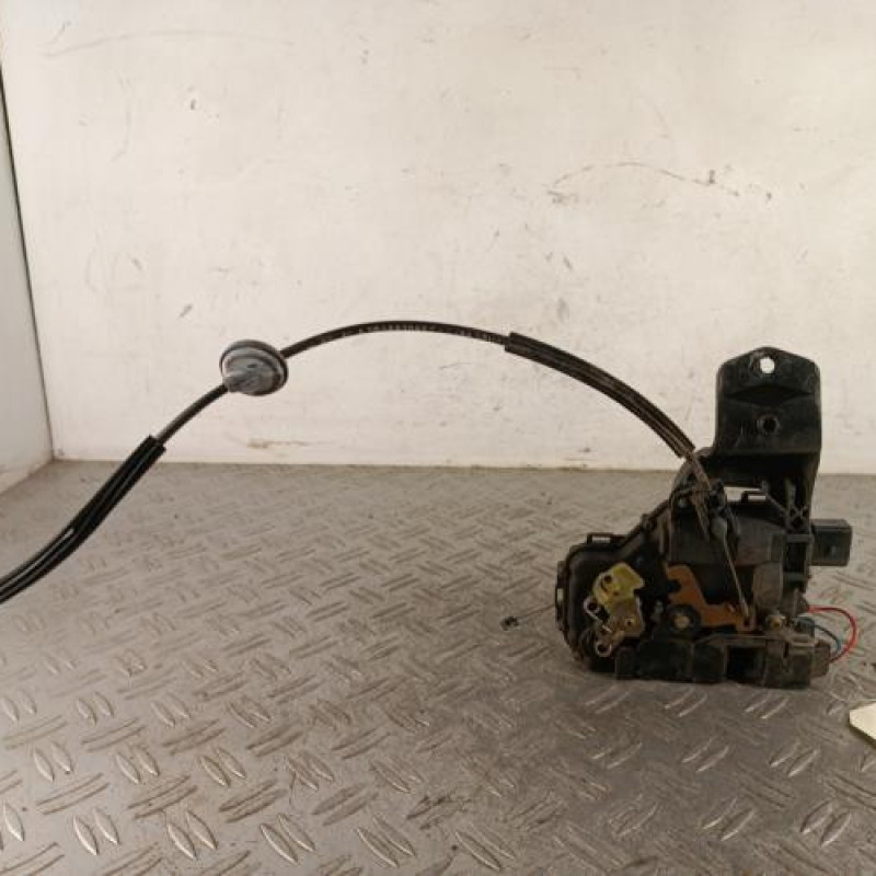 Serrure avant gauche VOLKSWAGEN PASSAT 4 Serrure avant gauche VOLKSWAGEN PASSAT 4