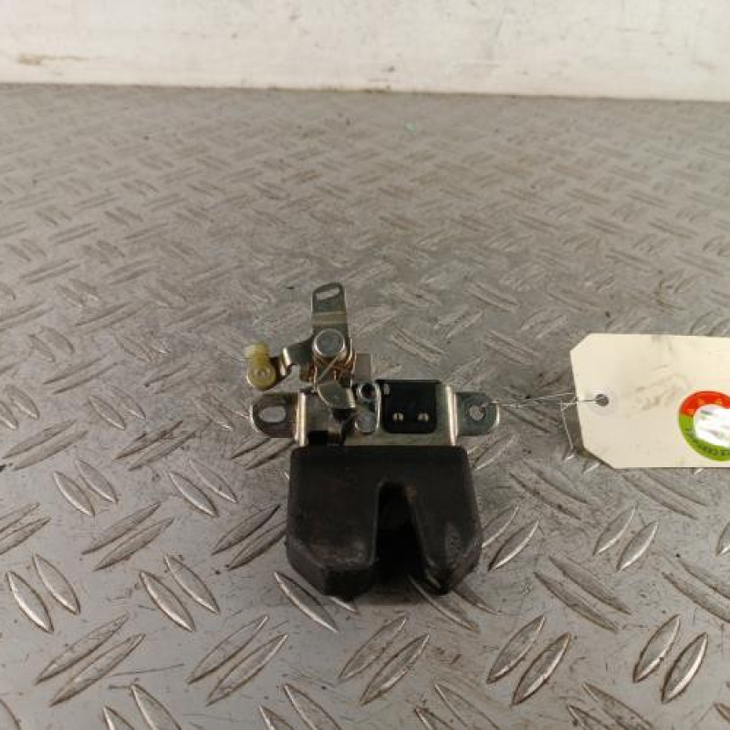 Serrure de coffre VOLKSWAGEN PASSAT 4