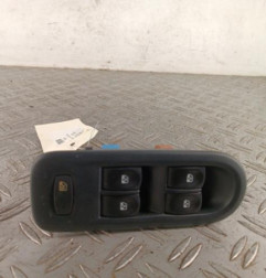 Interrupteur de leve vitre avant droit RENAULT CLIO 3 Photo n°1