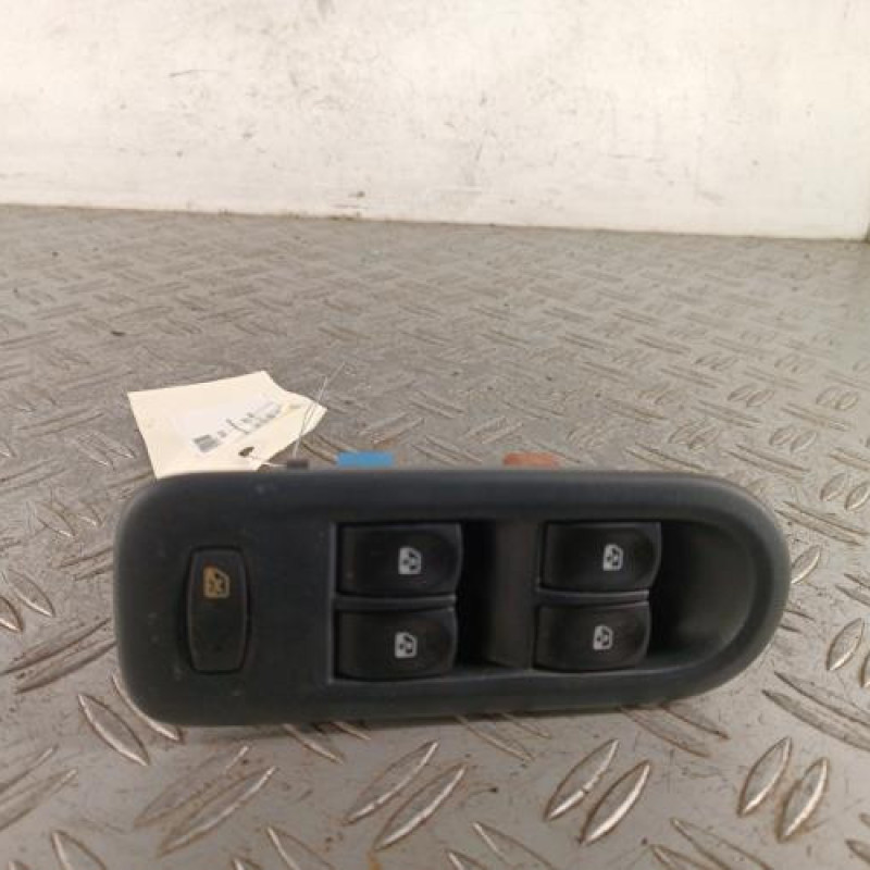 Interrupteur de leve vitre avant droit RENAULT CLIO 3