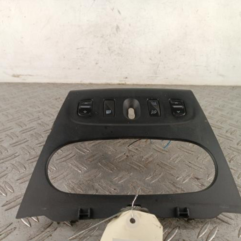 Interrupteur de leve vitre avant gauche DACIA SANDERO 2