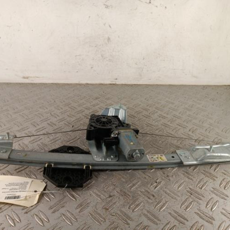 Leve vitre electrique avant droit DACIA SANDERO 2