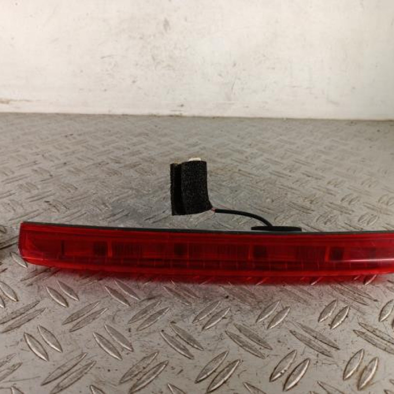 Feu arriere stop central TOYOTA AVENSIS 2 Feu arriere stop central TOYOTA AVENSIS 2