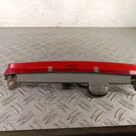 Feu arriere stop central TOYOTA AVENSIS 2