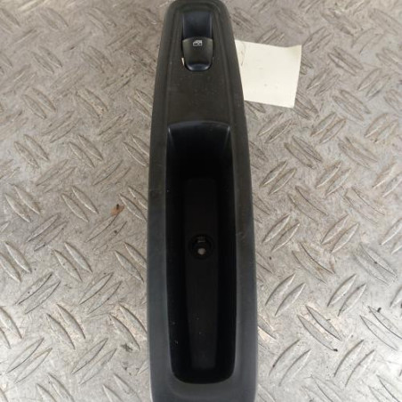 Interrupteur de leve vitre arriere droit RENAULT KADJAR Photo n°1