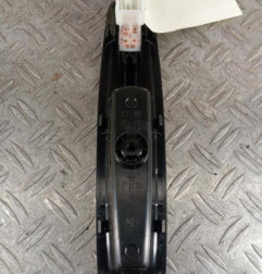 Interrupteur de leve vitre arriere droit RENAULT KADJAR