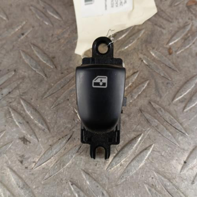 Interrupteur de leve vitre arriere gauche RENAULT KADJAR